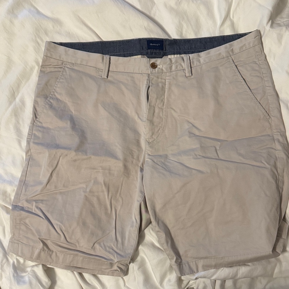 GANT Men's Light Khaki Flat Front Chino Shorts